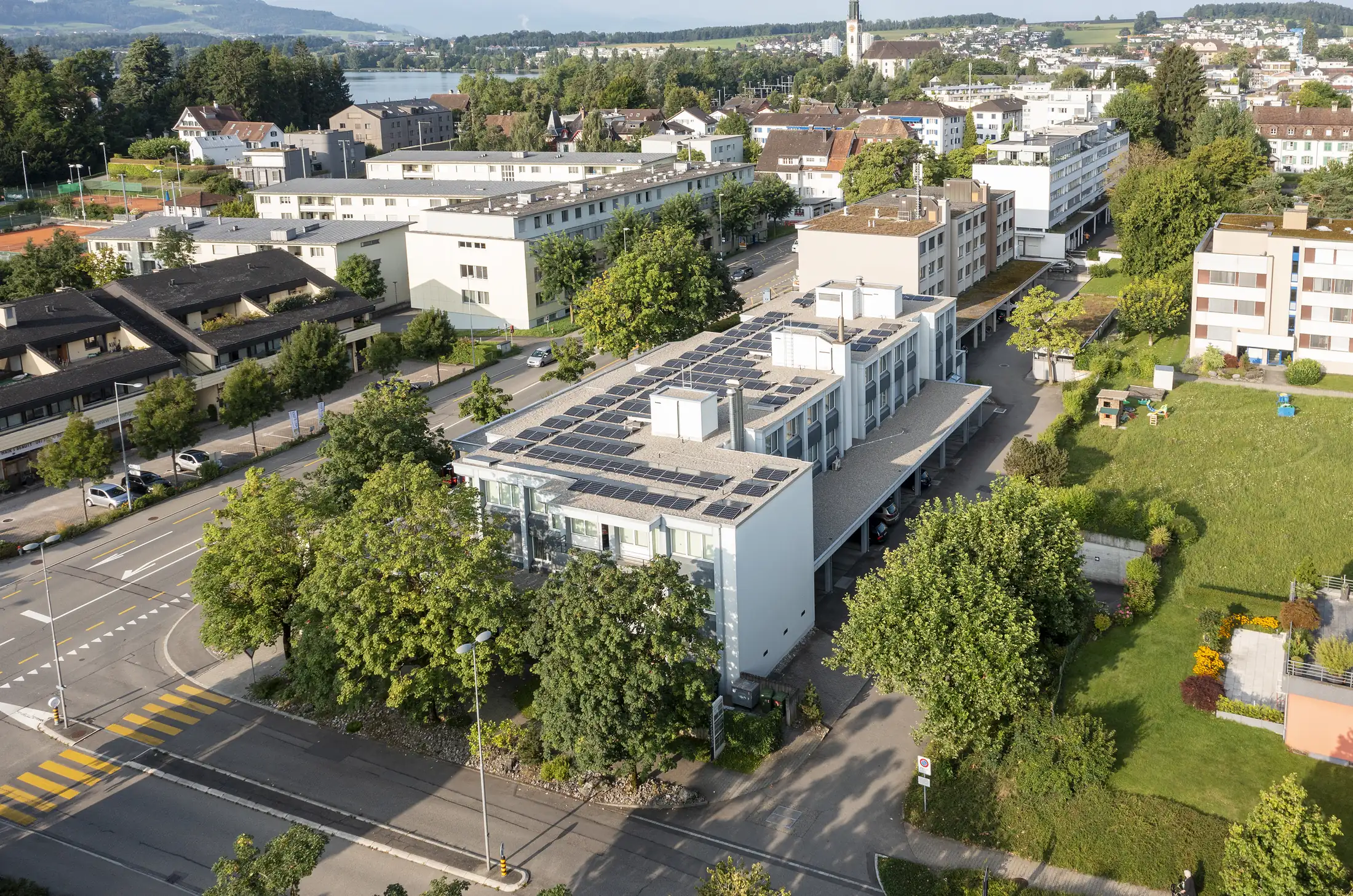 Luftbild von Cham mit der Zugerstrasse